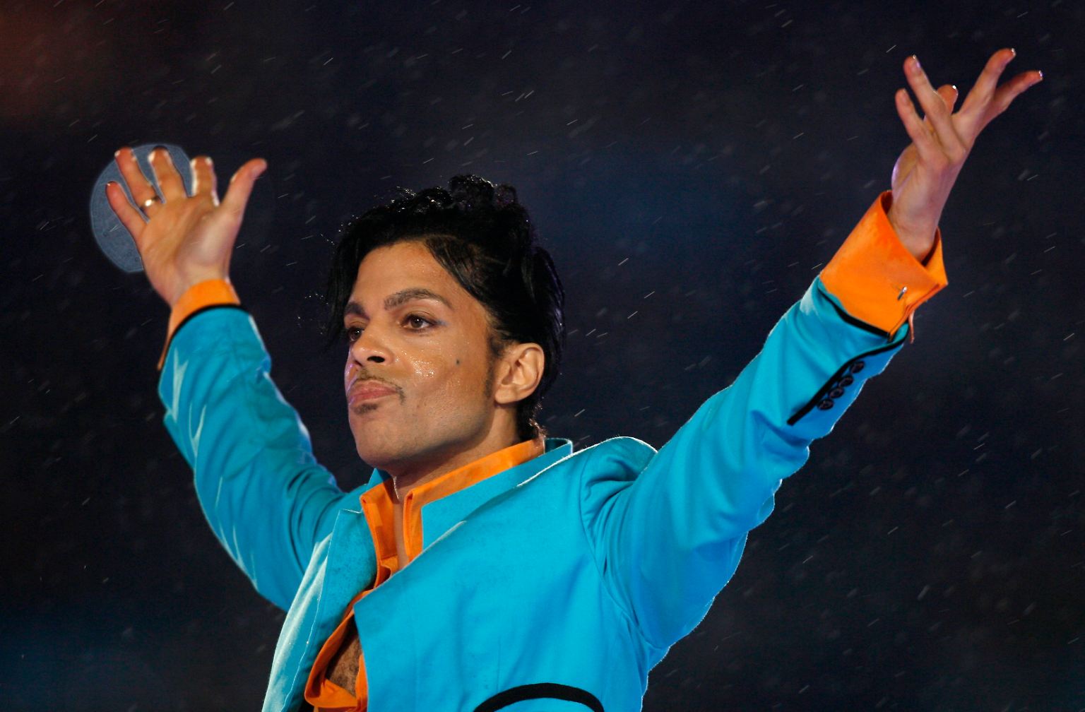 Der Popmusiker Prince ist tot. Der 57-Jährige starb auf seinem Anwesen in Minnesota. Wenige Tage zuvor war er wegen einer Grippererkrankung in ein Krankenhaus eingeliefert worden.
