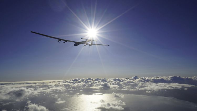 Nach neun Monaten Wartezeit ist der Solarflieger "Solar Impulse 2" wieder in der Luft.