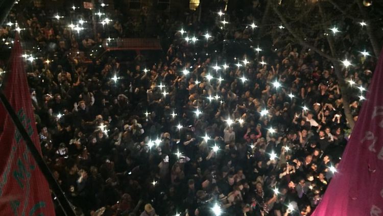 Viele Menschen folgten dem Aufruf des Regisseurs Spike Lee und trafen sich spontan in Brooklyn.