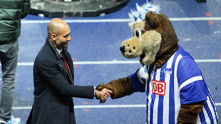 Praktisch: Josep Guardiola und sein FC Bayern können bei der Generalprobe fürs Pokalfinale im Berliner Olympiastadion den Meistertitel klarmachen. Der wäre ein historischer.