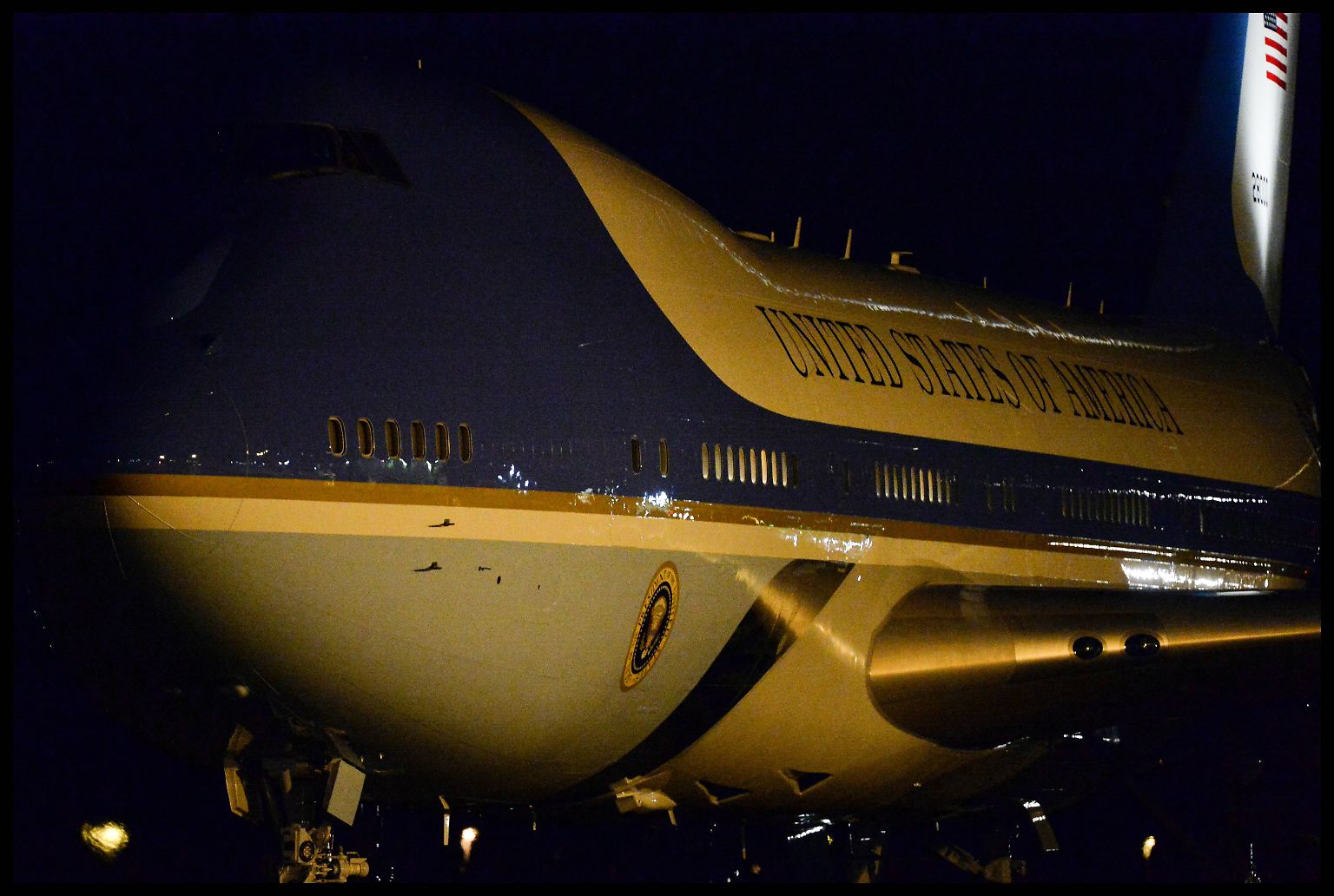 Das wohl berühmteste Flugzeug der Welt landet auf dem Londoner Flughafen Stansted. An Bord der Air Force 1 befindet sich ...
