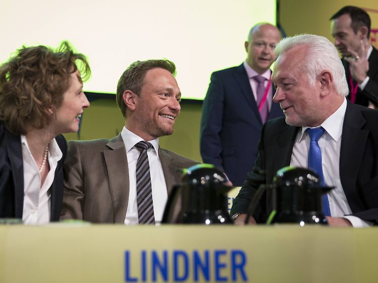 Gemeinsam mit Generalsekretärin Nicola Beer und dem stellvertretenden Bundesvorsitzenden Wolfgang Kubicki möchte Lindner bürgerliche Kernwähler für die FDP gewinnen.