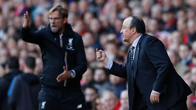 Zwei unzufriedene Trainer: Jürgen Klopp (l.) und Rafael Benitez während des 2:2 zwischen Liverpool und Newcastle.