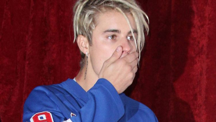 Justin Bieber hat sich bei bei den Fans von Prince unbeliebt gemacht.