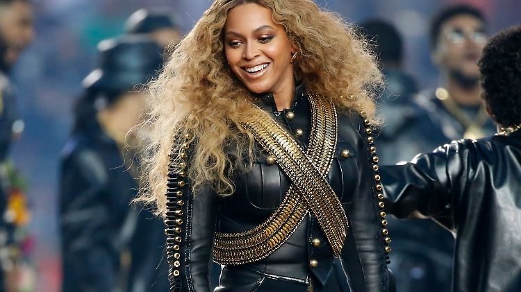 Beim Superbowl performt die Sängerin mit ihrer neuen Single: In "Formation" geht es um Polizeigewalt gegen Afroamerikaner in den USA.