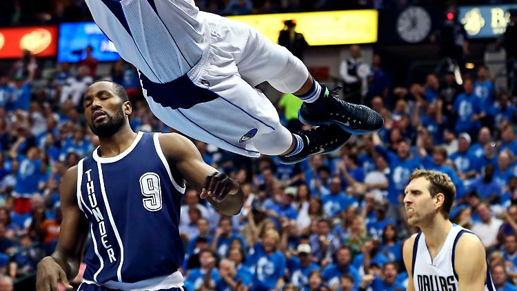 Auch wenn Justin Anderson ein schöner Dunk gelingt: Die Mavs verlieren auf eigenem Parkett deutlich mit 108:119.