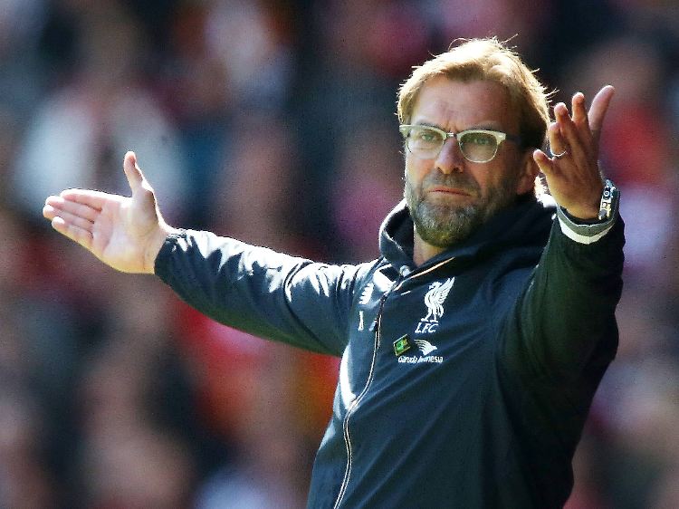 Liverpool-Coach Jürgen Klopp hätte sich vor dem Europaliga-Halbfinale gegen den FC Villarreal sicher andere Nachrichten gewünscht.