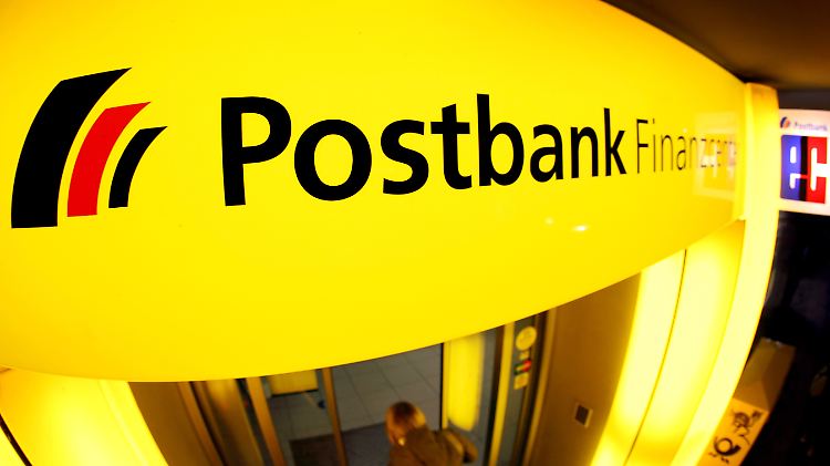 Der Postbank machen die Negativzinsen zu schaffen.