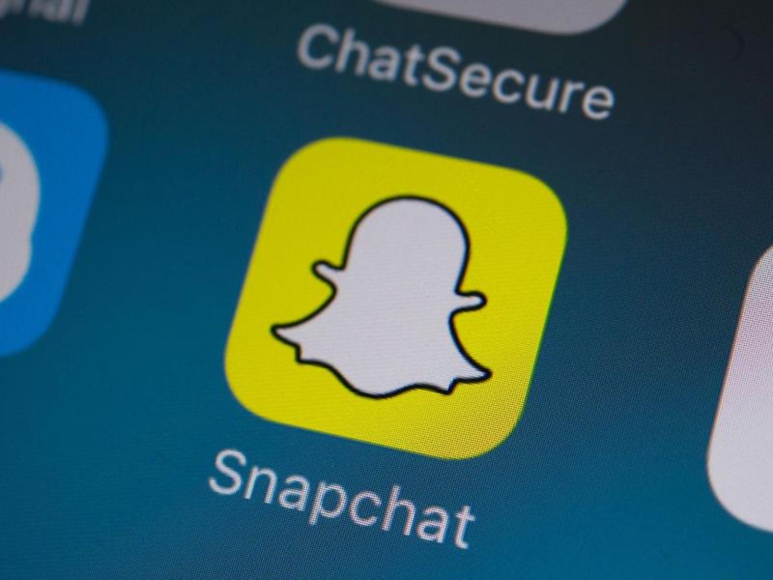 Na, kennen sie den kleinen Geist auf gelbem Grund? Richtig, es handelt sich um das Motiv der App Snapchat. Dort tummeln sich dieser Tage all die Stars, die jung genug für mehr als Instagram und Twitter sind - und ein paar andere auch.