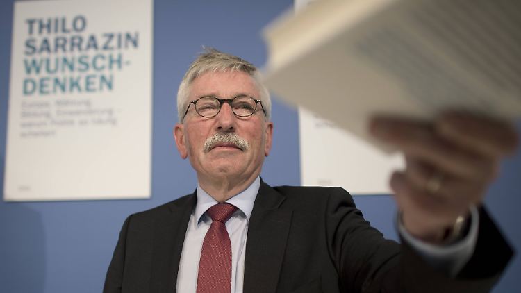 Nimmt sich diesmal die Flüchtlingspolitik der Kanzlerin vor: der frühere Berliner Senator Thilo Sarrazin.