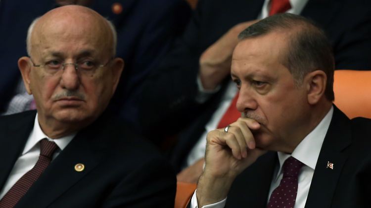 Ismail Kahraman (li.) und Präsident Recep Tayyip Erdogan.