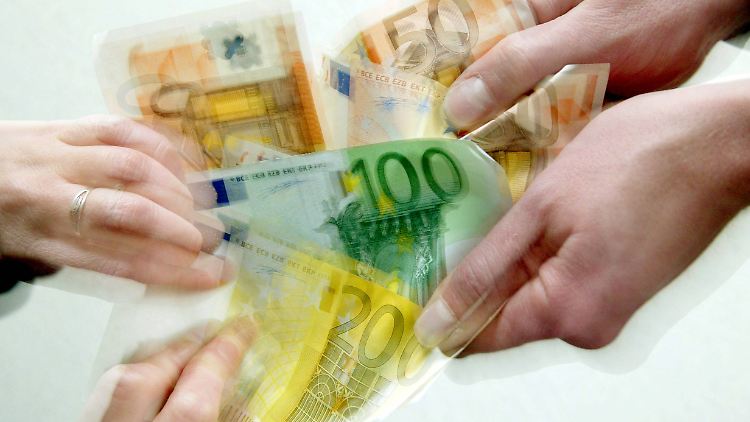 Betroffene Sparer können die Zinserträge nachrechnen lassen und den fehlenden Betrag von der Bank einfordern.
