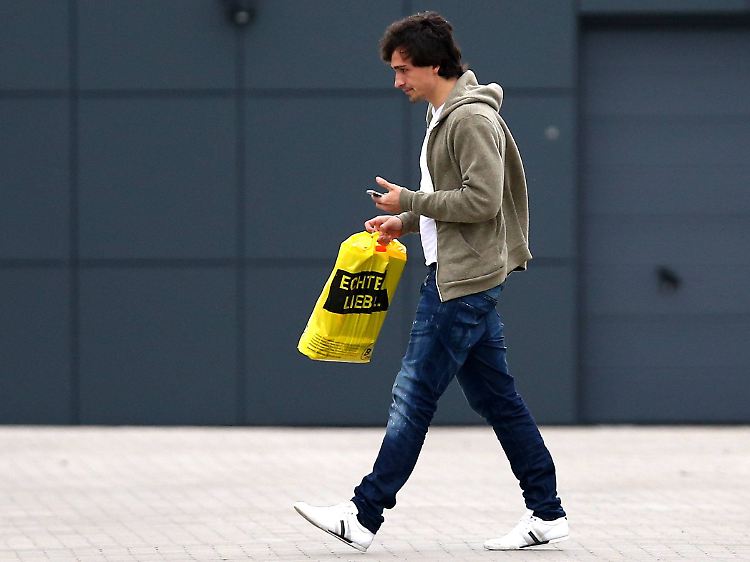 Sollten sich beide Klubs einigen, braucht Hummels dringend eine neue Tüte.