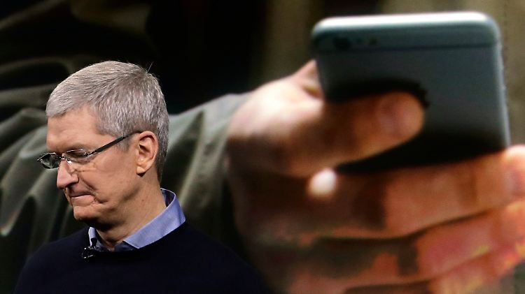 Tim Cook muss Apple in eine neue Richtung lenken, wenn die iPhone-Verkäufe zurückgehen.