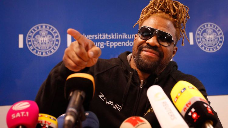 Kann schon wieder lächeln: Shannon Briggs.