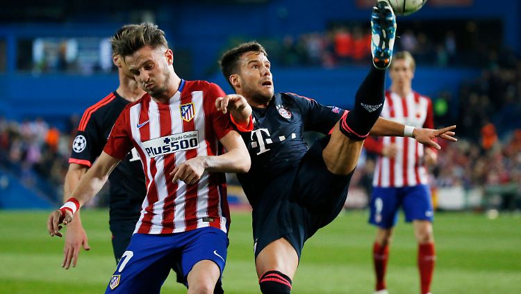 Atleticos Saúl Ñíguez (l) ist in Spaniens EM-Kader, Juan Bernat (r) hingegen nicht.