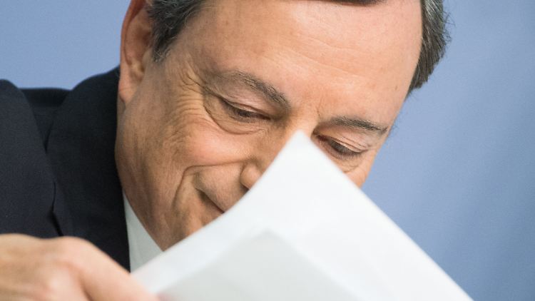 Draghi will die Kritik an seiner Person nicht auf sich sitzen lassen und sich im Bundestag der Sache stellen.