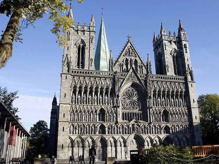 Der Nidarosdom (alter Name Trondheims: Nidaros) gehört zu den bedeutendsten Kirchen Norwegens, er gilt als Nationalheiligtum. Er war die Kathedrale der norwegischen Erzdiözese, die 1152 gegründet wurde.