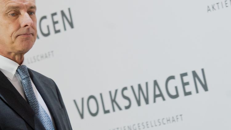 VW-Chef Müller stimmt Belegschaft und Anleger auf harte Zeiten ein.