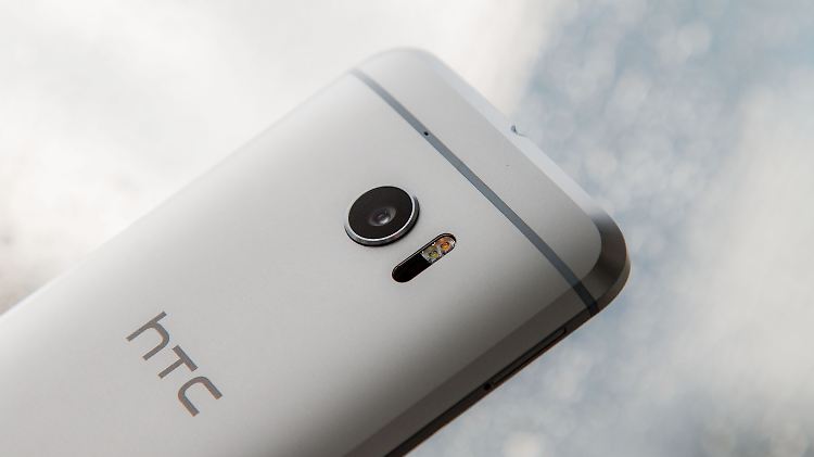 Edles Alu-Kleid: Das HTC 10 ist ein schickes Topmodell. 