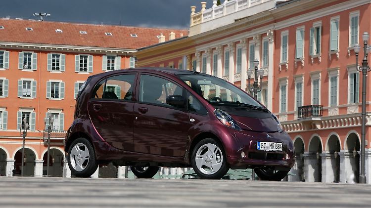 Die baugleichen Elektro-Kleinstwagen Citroen C-Zero, Mitsubishi Electric Vehicle (Foto) und Peugeot Ion stellen eine Leistung von 67 PS bereit.