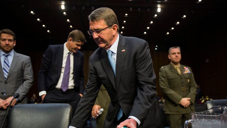 Ashton Carter bei einer Anhörung durch den Streitkräfteauschuss des Senats.