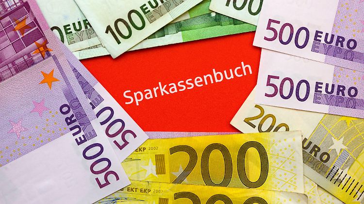 Die Sparkassen wollen Minuszinsen für Millionen Normalkunden nicht länger ausschließen.