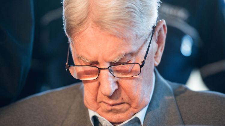 Reinhold Hanning: Erst Fronteinsatz dann Wachmann im Konzentrationslager.