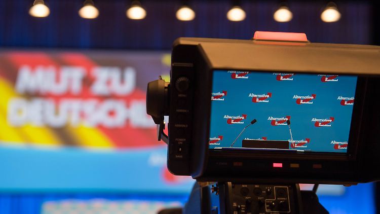 Die AfD will nach eigenen Angaben mit der Klage verfolgt wissen, dass Bayern die angekündigte Klage gegen die Bundesregierung nicht wahr gemacht hat.