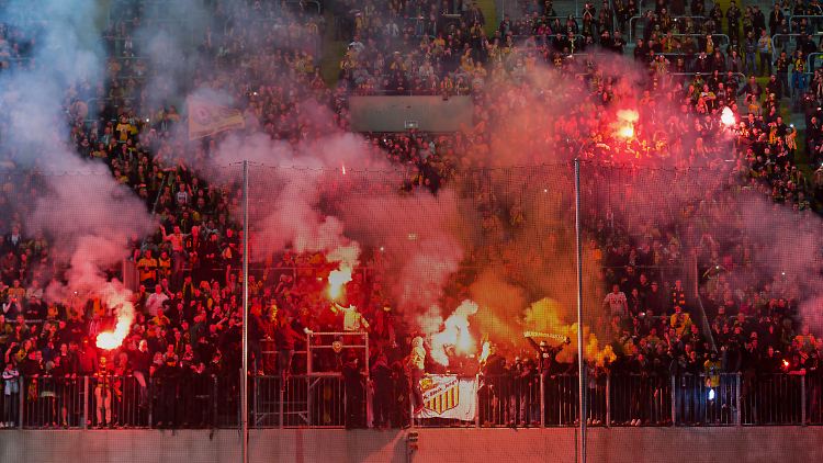 Fans die Zündeln, können künftig direkt belangt werden.