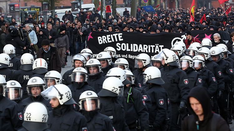 Die Demonstranten zogen auch durch St. Pauli. 