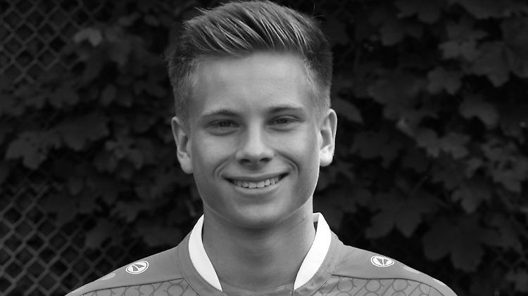 Niklas Feierabend hatte bereits einen Profivertrag unterschrieben.