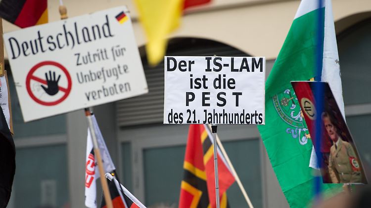 Die Sprüche der "Patriotischen Europäer gegen die Islamisierung des Abendlandes" bringen Dresden weltweit in die Schlagzeilen.