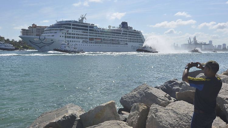 Das US-amerikanische Kreuzfahrtschiff "Adonia" in Miami, auf dem Weg nach Havanna. 