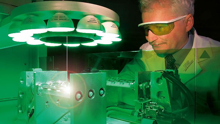 Vorläufigen Berechnungen zufolge brach der Umsatz im ersten Quartal um gut 30 Prozent ein.