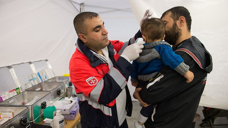 Khaled Shamsi ist Chirurg und anerkannter Flüchtling aus Syrien. Unter anderem unterstützt er ehrenamtlich die Malteser und behandelt neu angekommene Flüchtlinge.