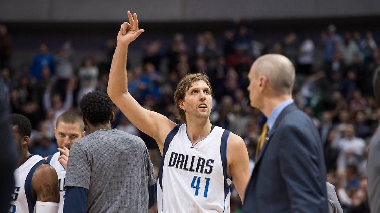 Dirk Nowitzki versucht alles, um mit den Dallas Mavericks erfolgreich zu sein.