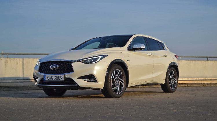Der Infiniti Q30 baut zwar auf die Mercedes A-Klasse auf, ist aber letztlich ein ganz eigenständiges Auto.