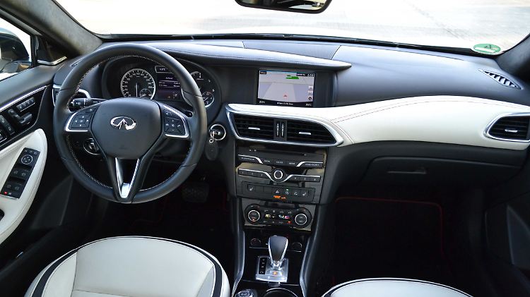 Viel erinnert im Innerern des Infiniti Q30 an die A-Klasse. Dennoch gibt sich der Japaner recht eigenständig.