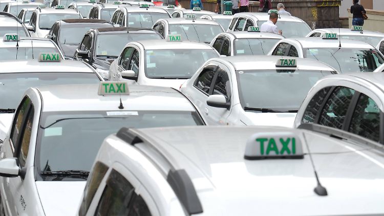 Im Ausland kann es für Reisende zu gefährlichen Situationen kommen, auch, wenn es um das Thema Taxifahren geht.