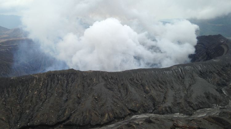 Der Aso und sein aktiver Krater Naka-dake zählen zu den aktivsten Vulkanen Japans.
