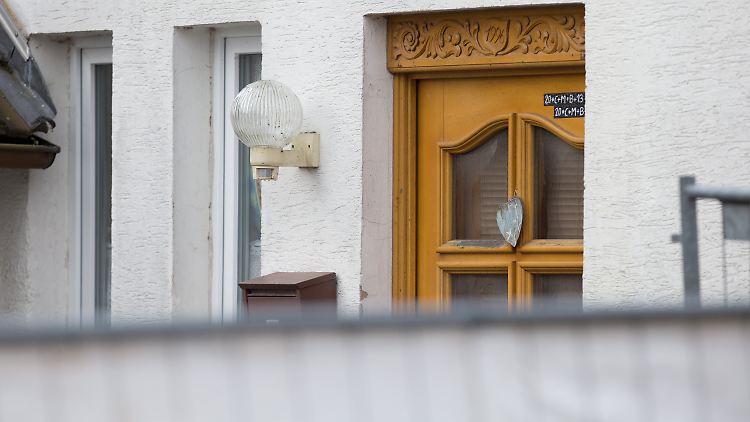 Die Spurensuche in dem Wohnhaus könnte mehrere Wochen dauern. 