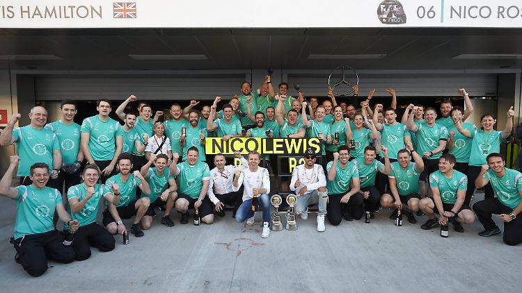 Das Mercedes-Team bemüht sich, ein harmonisches Bild zu vermitteln.