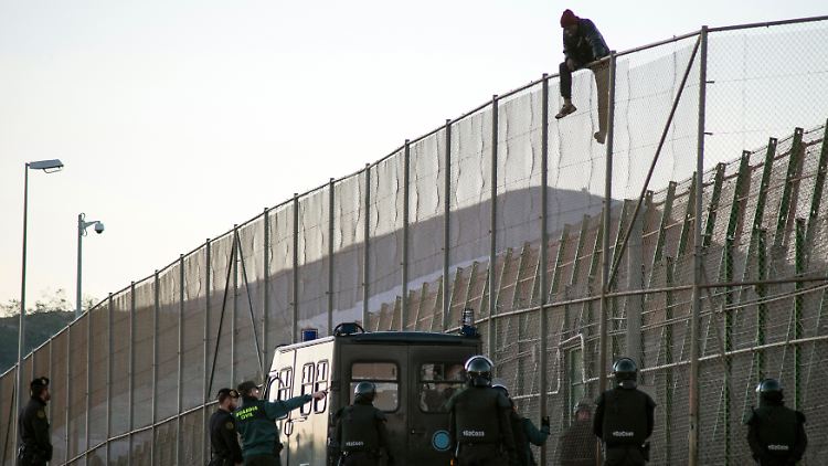 Wer es von Marokko über den Zaun nach Melilla schafft, darf einen Asylantrag stellen.