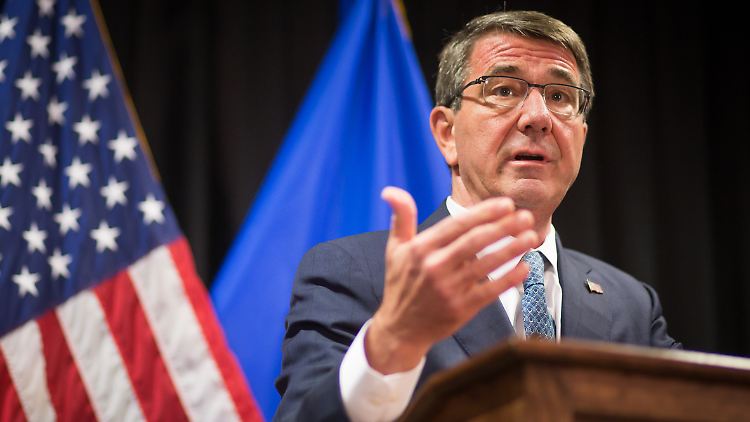 "Die Anti-Terror-Koalition kann mehr tun", sagt der US-Verteidigungsminister Ashton Carter bei einem Treffen mit seinen Amtskollegen in Stuttgart.