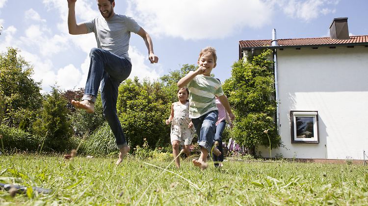Wer drei Kinder hat, erhält insgesamt 36.000 Euro Baukindergeld. 