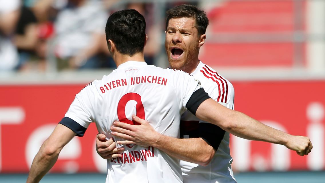 Es sind seine Saisontreffer 28 und 29. Damit steht Lewandowski dicht vor dem Gewinn der Torjägerkrone.