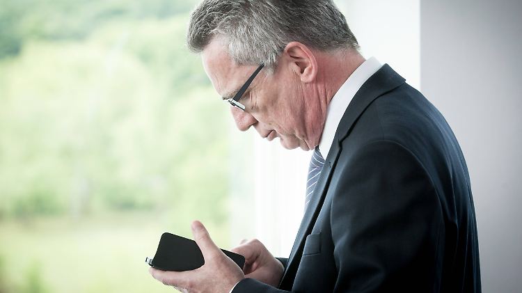 Eine "verheerende" Bilanz bescheinigt der Fraktions-Vizechef vom Koalitionspartner dem Innenminister.