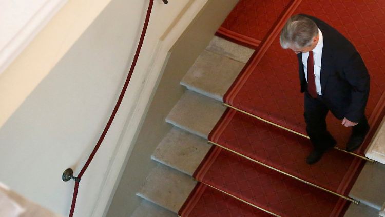 Schwerer Gang: Werner Faymann will einem Kanzler Platz machen, "wo die Partei voll hinter ihm steht".