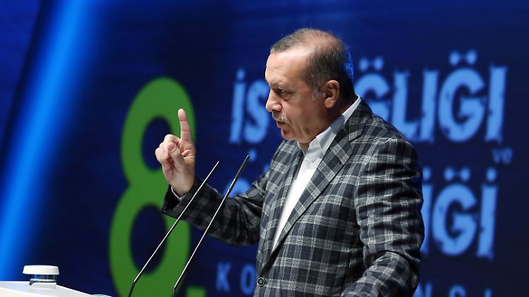Erdogan hat eine einstweilige Verfügung gegen Döpfner beantragt.